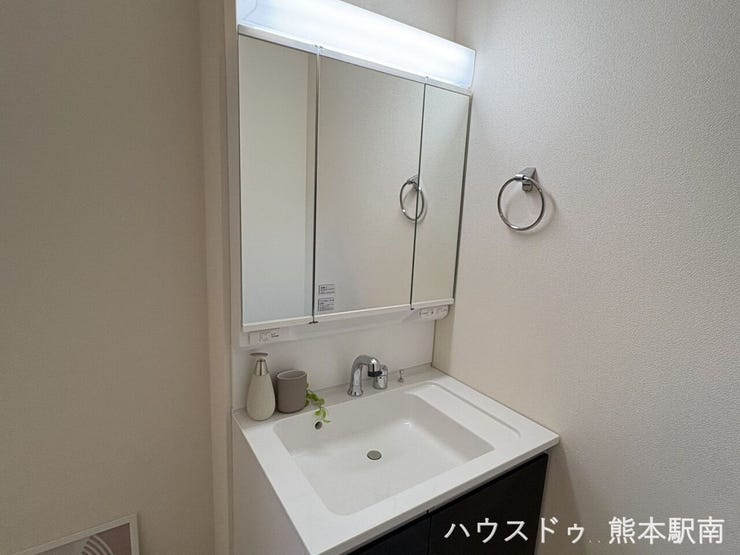 ■洗面台■
・三面鏡付きで、毎日の身支度も快適