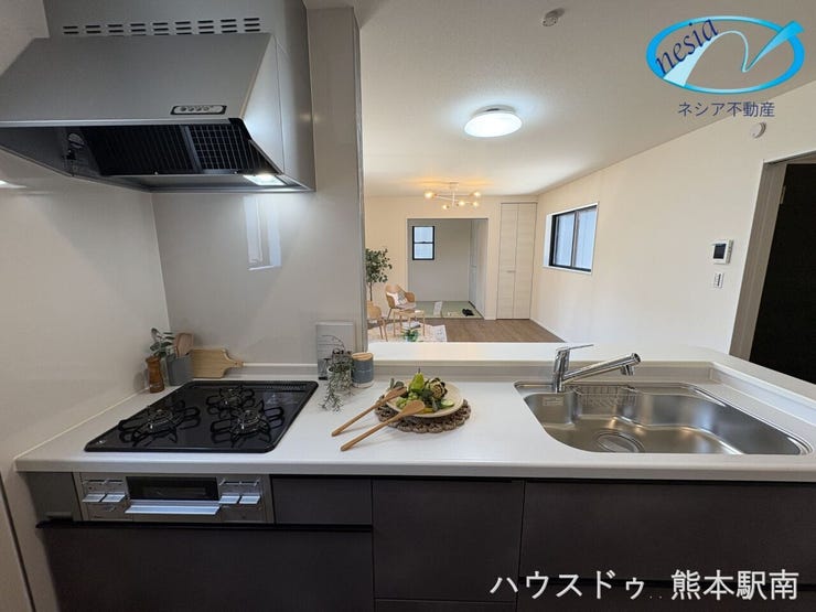■キッチン■
・リビングを見渡せ、会話を楽しみながらお料理できます。