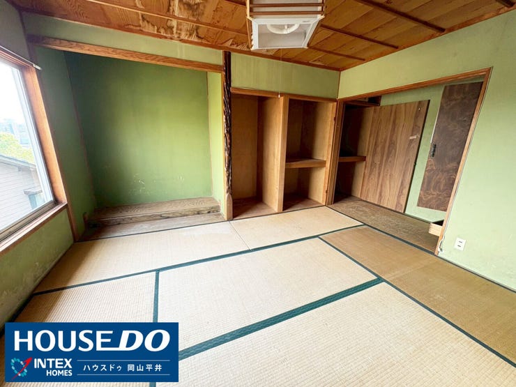 押入れや戸棚など壁面収納がとっても充実!お布団や季節の衣類もすっきり収まるので、荷物が多くなりがちな暮らしでも、お部屋を広々と綺麗に保てます。