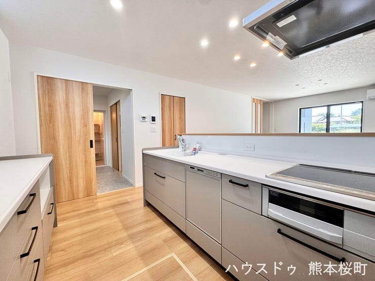 ■家族の「美味しい」が集まる舞台■高い機能性と美しいデザインを両立。料理する人も、待つ人も、笑顔になれる場所です。