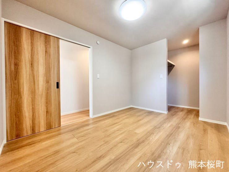 ■1階6帖洋室■心からリラックスできる静けさ、上質な眠りで、毎日をリセットします。明日への活力を養う空間です。