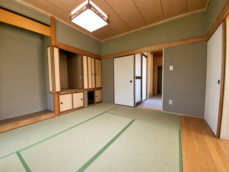 ■収納付きでお客さん用の布団などもしまえそうです!