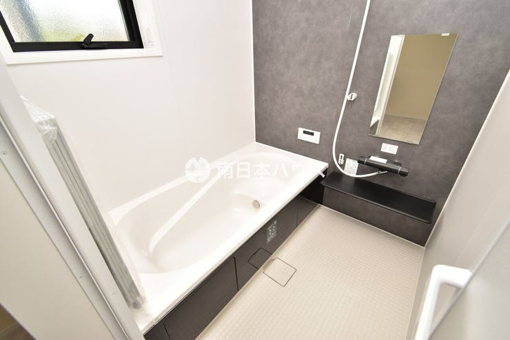 紫原３丁目 新築戸建 【浴室同型写真】浴室暖房乾燥機付きの浴室です！浴槽には段差があり半身浴を楽しめます♪
