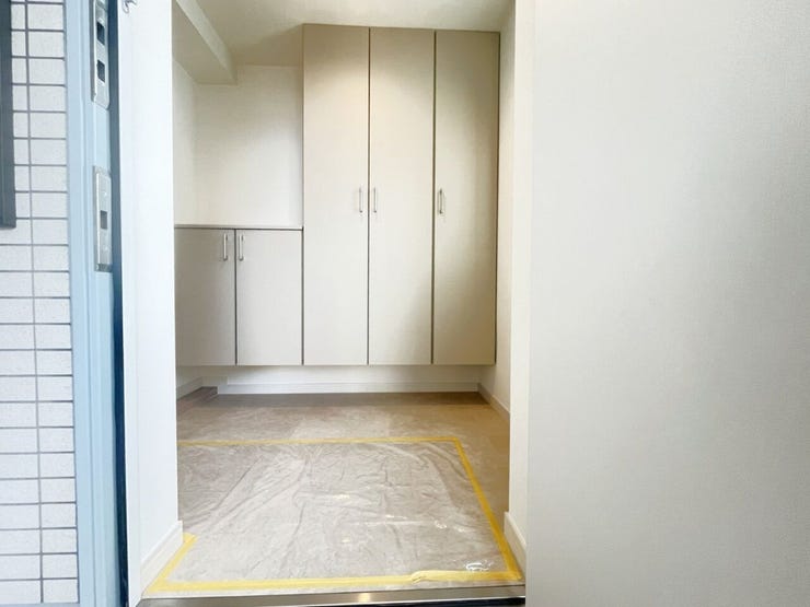 上質感漂う玄関です♪居住者の帰り、訪れる方を優しく迎える・安らぎに満ちた生活空間を予感させるようなその佇まいが魅力的ですね。「行ってらっしゃい」「おかえりなさい」が溢れるような明るい空間です☆