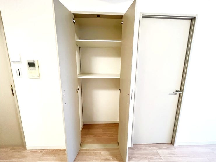 適材適所の収納付きです。