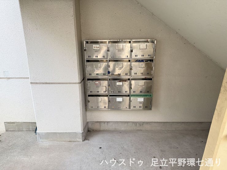 住戸ごとに分かれた集合郵便受けを設置。郵便物をスムーズに受け取れます。