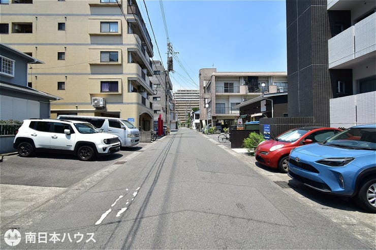 【前面道路】東向きの前面道路幅は約5.9mです!一方通行の道路です!