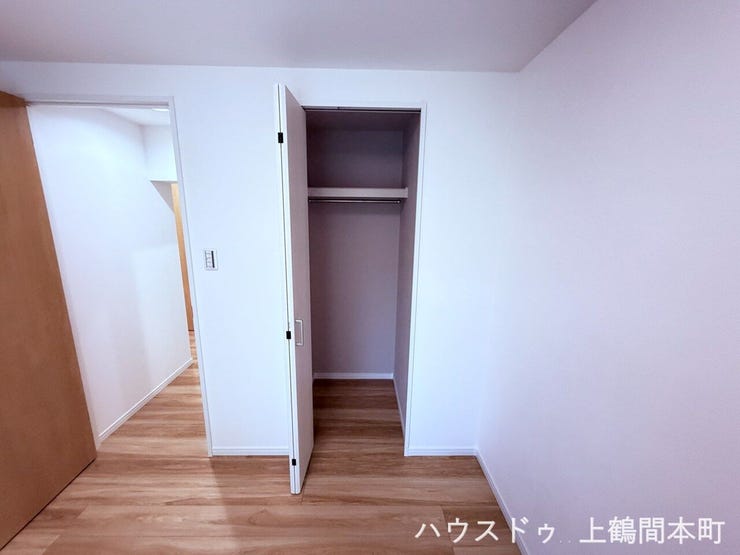 たっぷり収納できるクローゼットがあれば、部屋はいつもスッキリ。毎日の暮らしが整い、心も軽くなりますね!