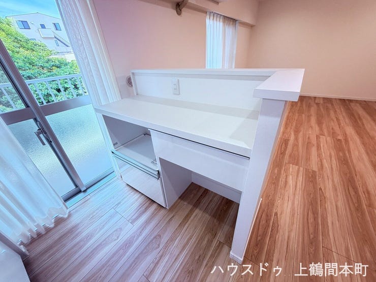 食品や日用品をまとめて収納できる、便利なパントリースペース
