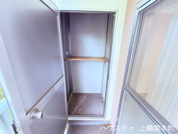 バルコニーにしっかり物入があるから、外回りの荷物もすっきり収まる。室内はいつも広く清潔に保てます。