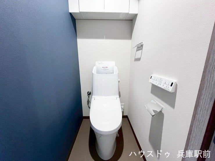 ◇温水洗浄便座付きの清潔感あるトイレ。