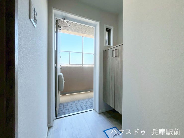 ◇玄関には収納力のあるシューズボックスを設置。