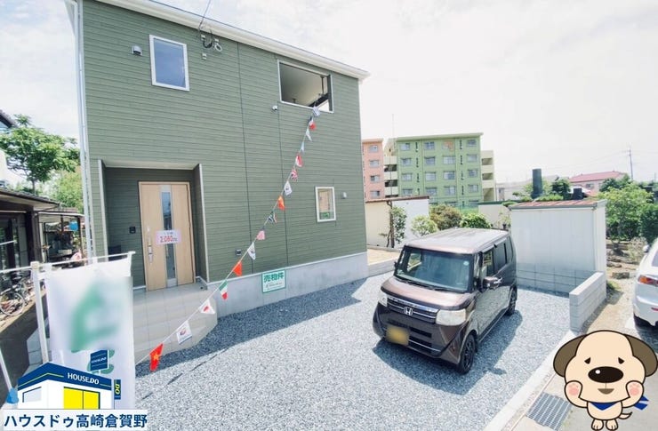 【外観】
スタイリッシュな緑の外観が目を引く新築物件。