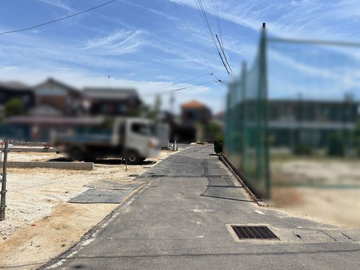南東側前面道路