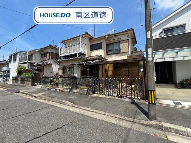 間口が広いので駐車がしやすいお土地です。
小学校徒歩約8分、市営バス「鳴尾車庫」停 徒歩約5分。