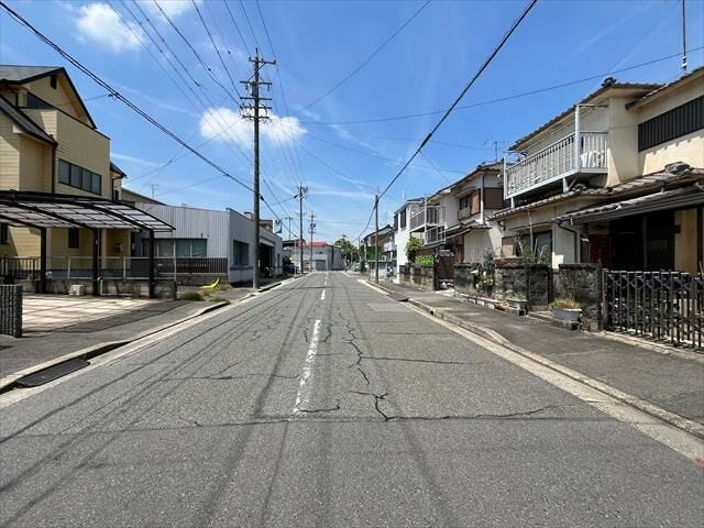 幅員が広めなので、駐車も焦らずできそうですね。