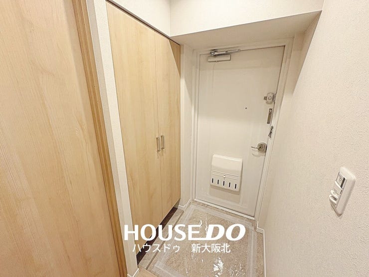 ■いつの間にか増えてしまうご家族の靴もたっぷり収納していただけるシューズボックス付きの玄関です!
■段の高さ調節ができるのでヒールや高さのある靴も収納可能です!
