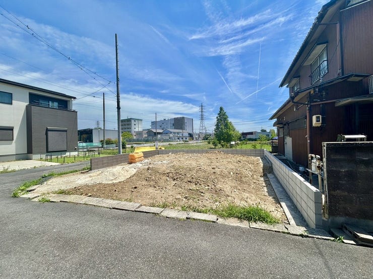 ◇外観写真◇
LDKは広々17.5帖♪キッチンは3面採光で陽当たり良好です♪設備も充実した家です。家族団欒には十分な広さです。対面式キッチンで、毎日のご家族での会話が弾みますね♪