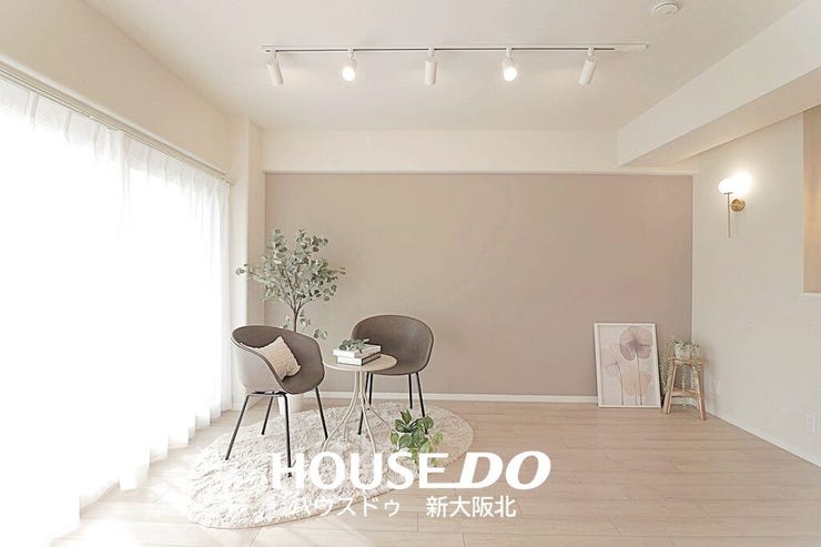 【外観】
■アクセントクロスがお洒落な明るく開放的なリビング!ご家族との会話も弾みそうですね!