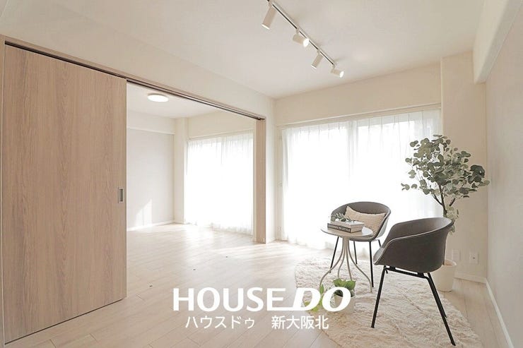 ■リビングに面したお部屋は、ご家族のライフスタイルに合わせて広々としたリビングとして使用したり、個室として利用するなど、使い分けることができます!