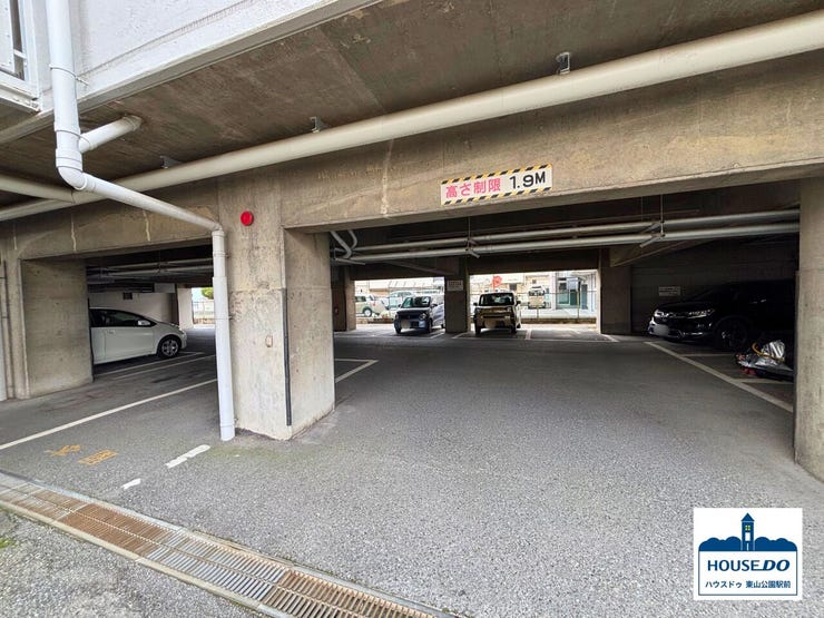 敷地内平面駐車場の様子。