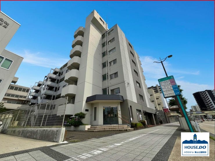 【外観】
ペット可!
バス停「古出来町」まで徒歩約2分!東山線「栄駅」まで直通!
コンビニまで徒歩約4分!
「イオンモールナゴヤドーム前」まで徒歩約8分。お買い物に便利!
ご夫婦にもピッタリの物件です♪