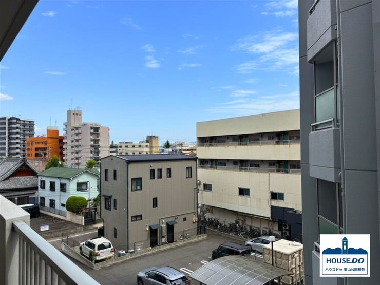 4階バルコニーからの景色です。
爽やかな風を感じながらリラックスタイムも過ごせます。
