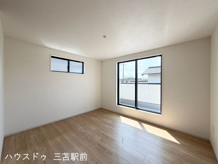 9.1帖の主寝室。バルコニーへとアクセスできます!