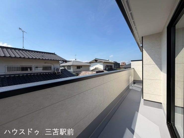 南向きのバルコニー。お洗濯物などよく乾きます。