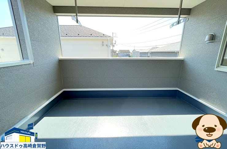 布団干しや洗濯物干しなど、家事のしやすさを高めてくれる便利な屋外スペースです♪