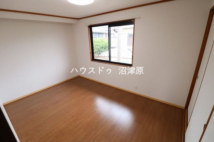 和室をフローリングに変えて洋室にしました