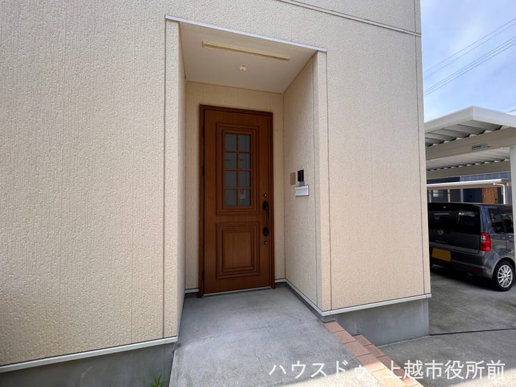 玄関ポーチ