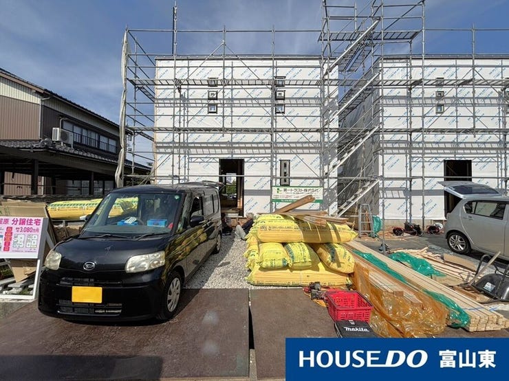 【外観】
建物正面向かって左側のこちらがB棟になります(^^)/