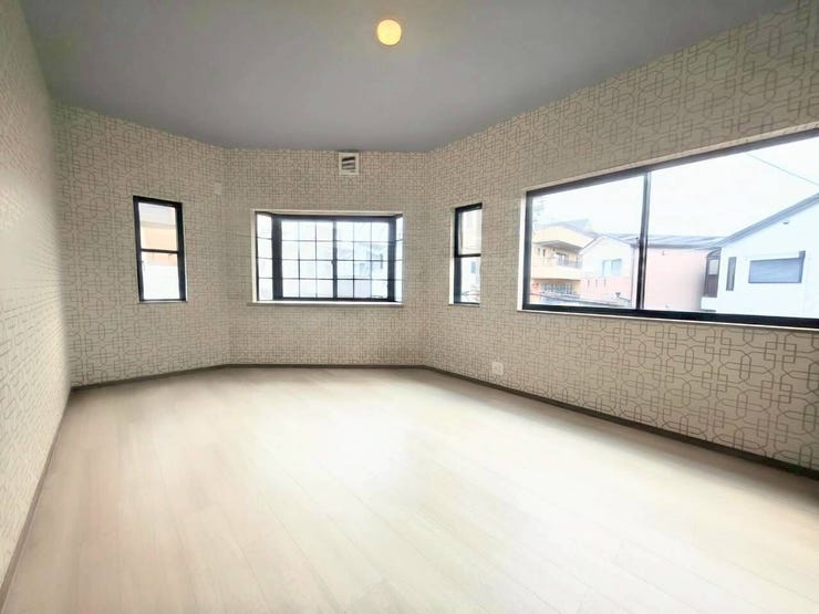 3階の洋室です!
窓が多くて採光ばっちりです!