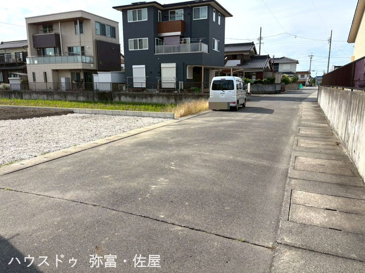 ドラッグストアやコンビニ等近く♪お買い物に便利です!!