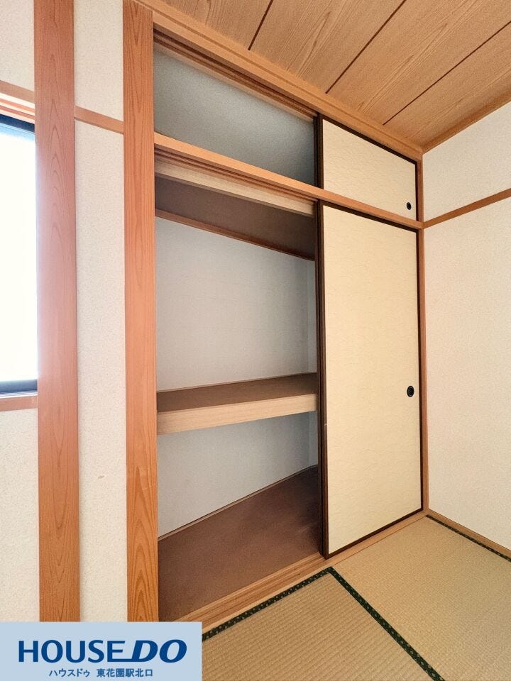伝統的な畳の香りに包まれてホッと一息つける和室☆大容量の押入れは布団や季節物の衣類がすっきりと収まり、お部屋をいつでも広々と使えます!お昼寝や趣味のスペースにもぴったりな心地よい空間です♪