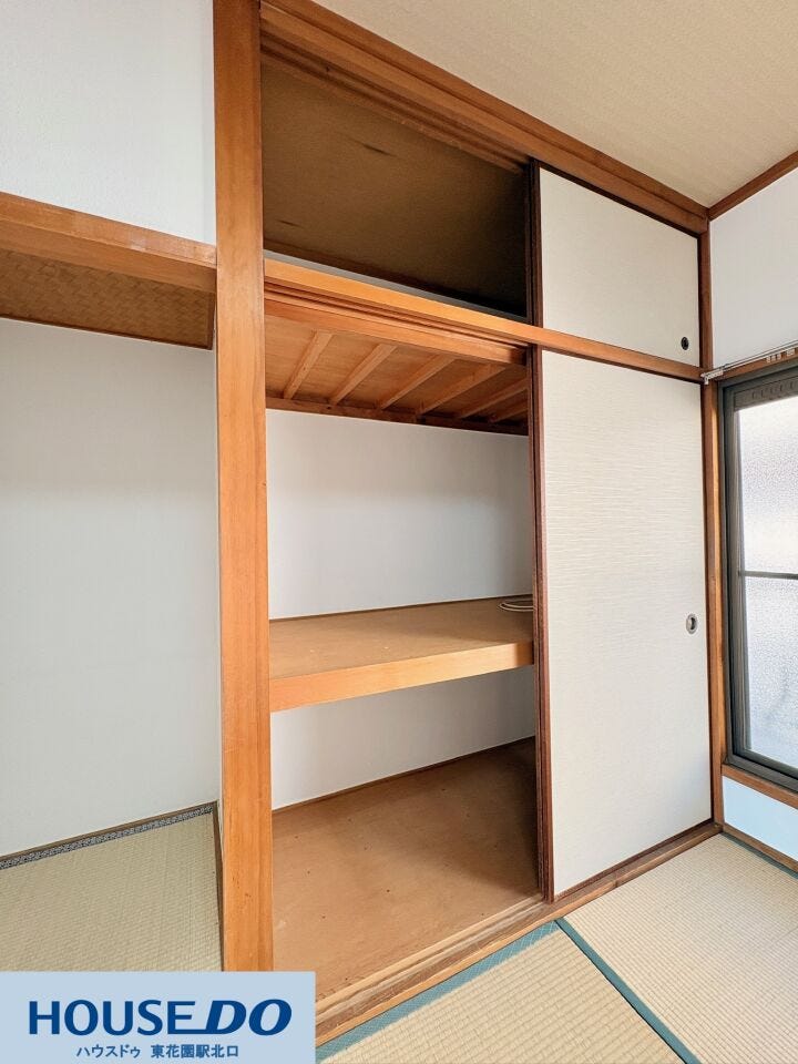 上下2段に分かれた大容量の押し入れは、お布団の出し入れがスムーズ♪天袋も付いているため、普段は使わない思い出の品や季節家電なども分けて保管しやすく、お部屋の中に物を溢れさせずにすっきりと保てます!