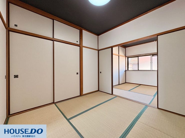 2間続きの伝統的な和室は、襖を開放することで大空間へと早変わりします!い草の香りに包まれながらゴロゴロと寛いだり、来客時の寝室や座卓を置いて応接スペースにしたりと、多用途に対応可能です☆