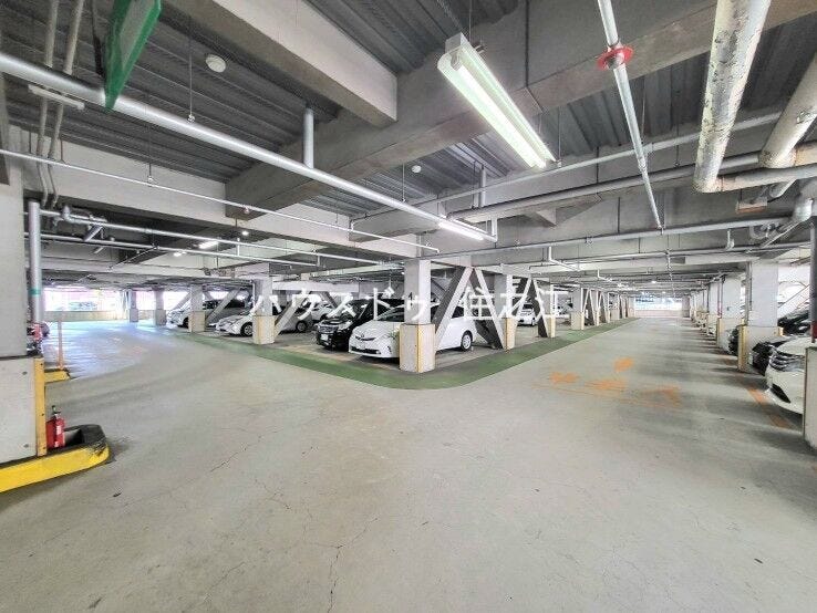 ★駐車場も区画数を多くご用意。空き状況の確認はお気軽にお申し付け下さい。
