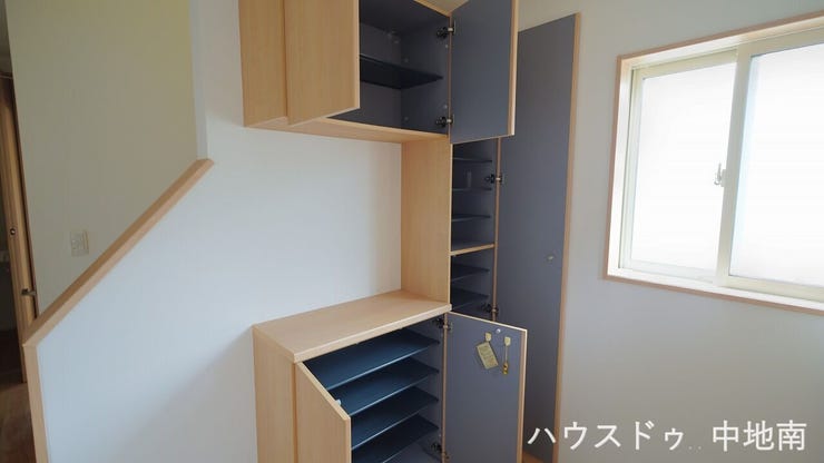 収納豊富な玄関スペース♪