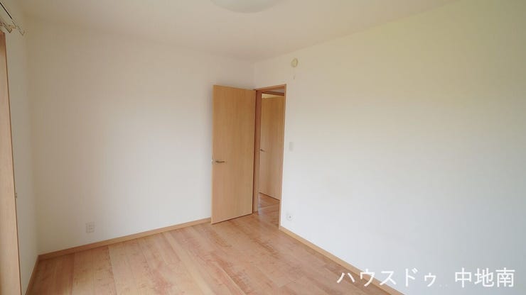 書斎や趣味部屋としても使用できる洋室♪