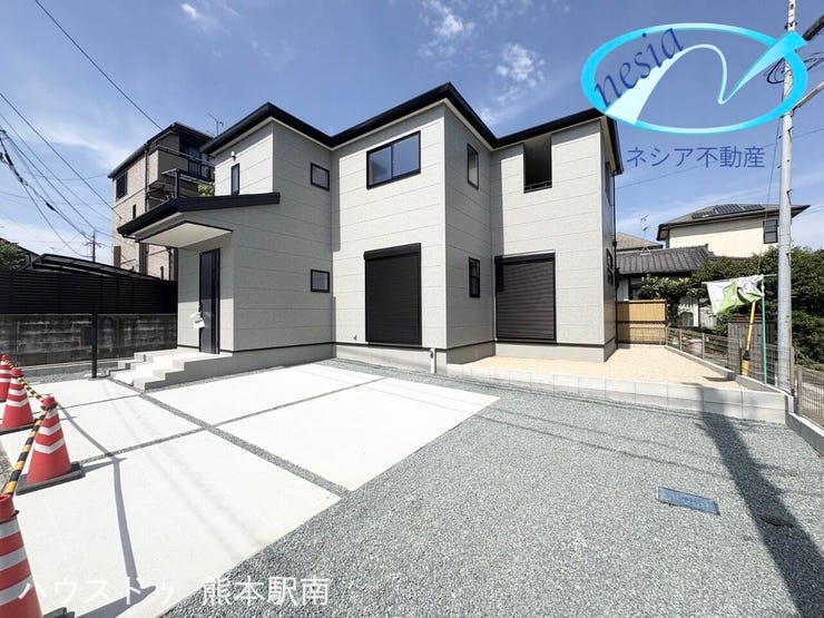 【外観写真】
■外観■
建物の配置が工夫されていて
室内にも光が入りやすいです