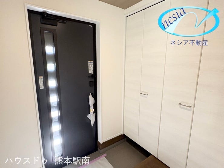 ■玄関■
生活感が出やすい靴や荷物を隠せて
急な来客時も安心です