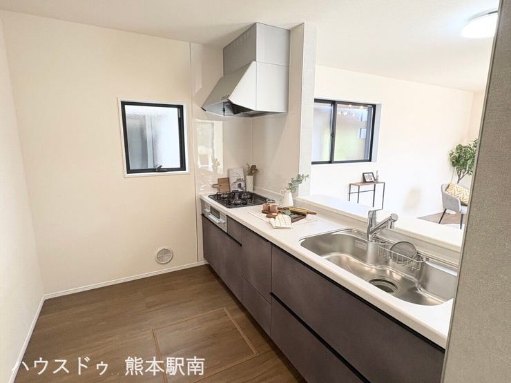 ■キッチン■
調理器具や食器、食品ストックをしっかり収納できる
キッチン周りをスッキリ保ちやすいです