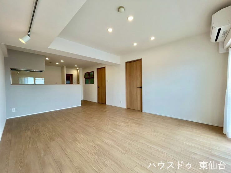 フローリングが明るく、空間全体が広く見える仕様
シンプルで使いやすい内装デザイン♪