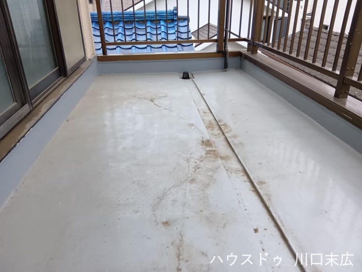 外気を感じ、多目的に活用できるバルコニー空間です。物干し金物を備えており、日々の洗濯物を効率よく干すことができる、機能的で使い勝手の良い屋外スペースとなっています。