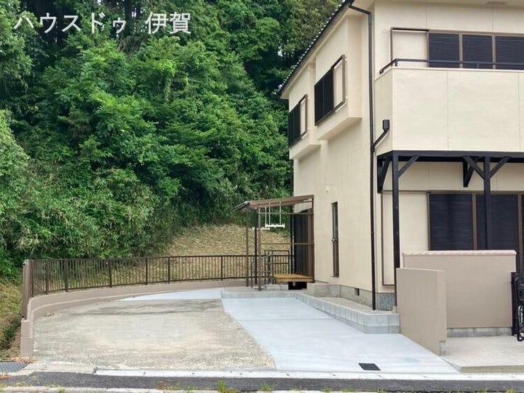 車種によっては5台駐車可