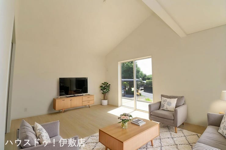 脇元 新築戸建 【リビング】
広々リビングで大型の家具なども楽々配置可能です
※イメージにつき、家具、家電は価格に含まれません