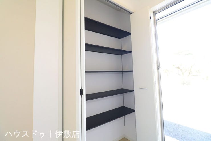 脇元 新築戸建 【玄関収納】
扉付きで生活感を出さずに収納可能です