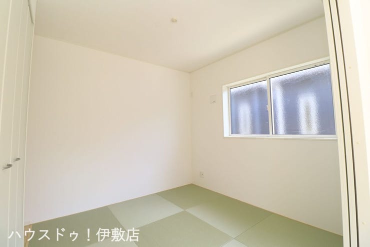 脇元 新築戸建 【和室5帖】
リビング隣接で子供の遊び場やお昼寝スペースなど使い方色々です